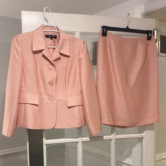 Kasper size 8 Petite Skirt Suit good condition - Picture 1 of 5